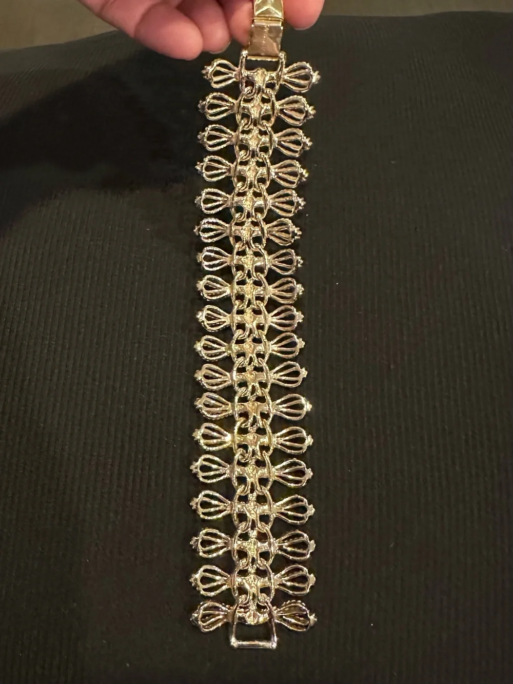 Vintage Signed Emmons Gleaming Bows Gold Tone Wide Panel Link Bracelet